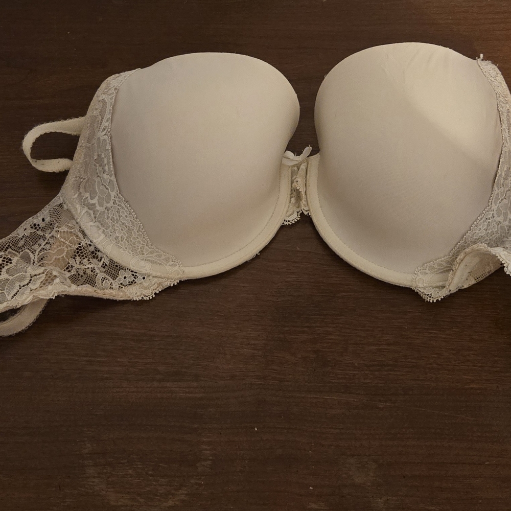 Victoria's Secret Dream Angels Perfect Coverage Cream Lace Bra